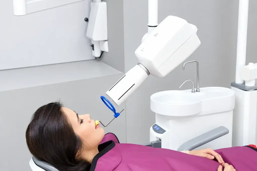 Digital dental X-ray imaging equipment for patient examination