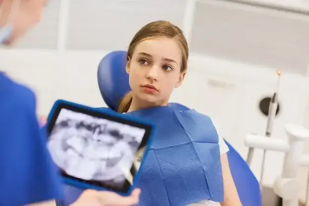 Digital dental X-ray imaging equipment for patient examination