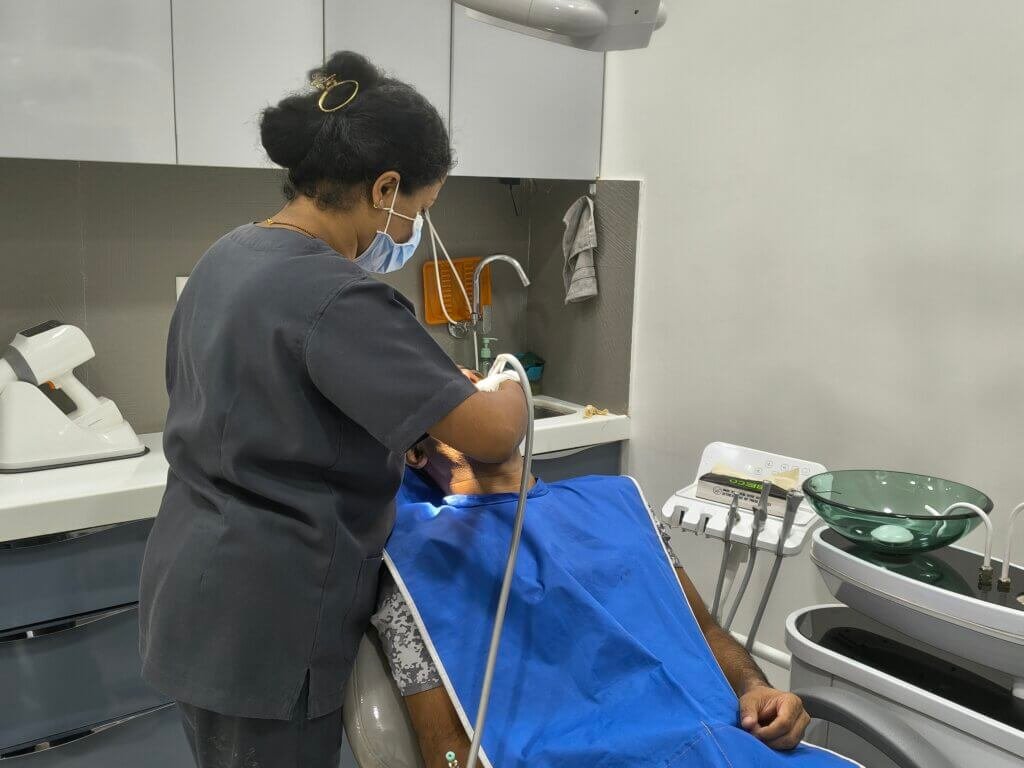 Dentist in Thane West Dentist performing professional teeth cleaning and polishing procedure on a patient at Dr. Pawar's Advanced Dentistry in Thane West